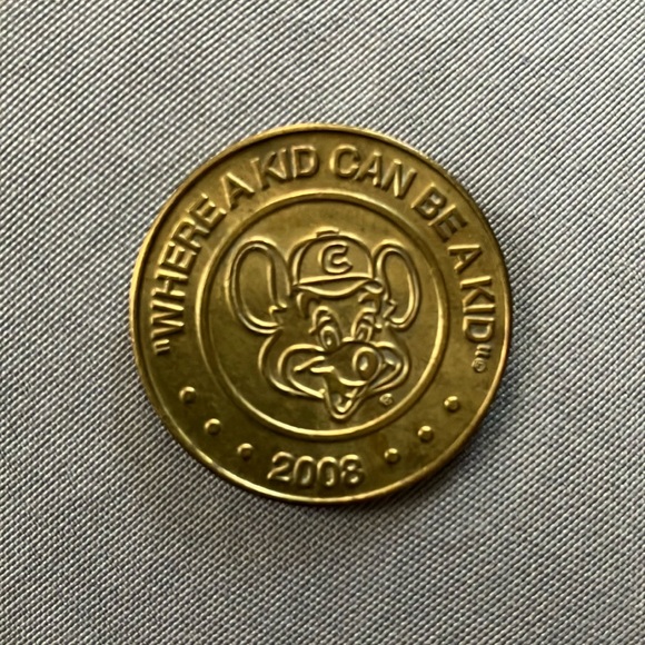 Vintage 2008 Chucky Cheese “Where A Kid Can Be A Kid” Coin - Picture 1 of 2